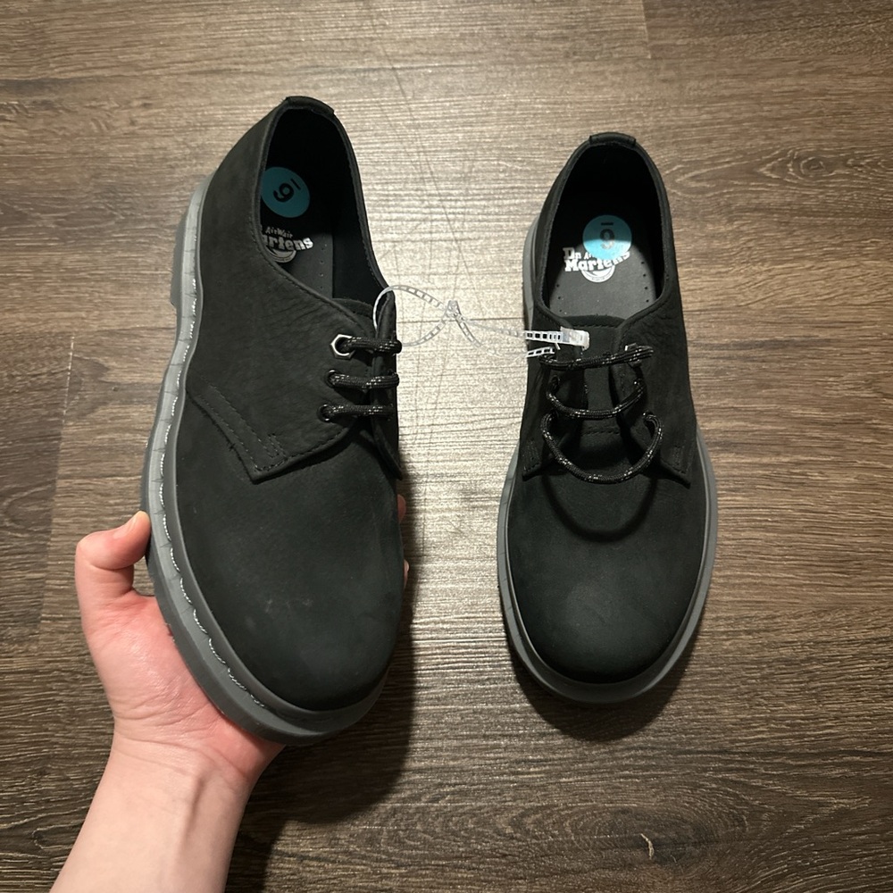 NWOT DR. MARTENS OXFORD LOAFERS